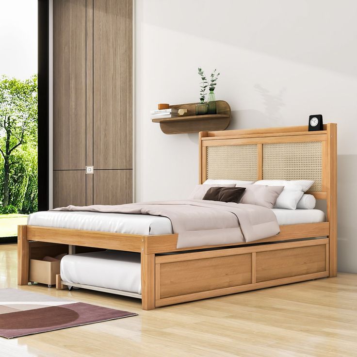 Double bed in wood with drawers
