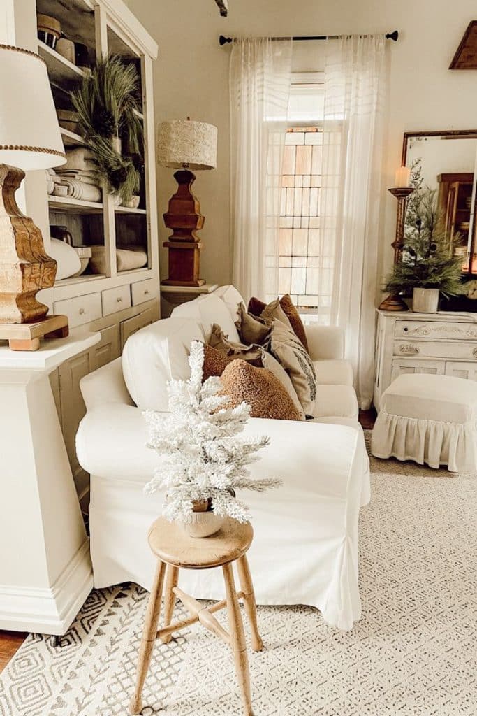 Transform Your Home into a Cozy Winter Retreat. 9 Living room prepared for winter.