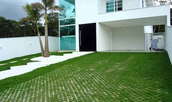Concregrama for garage flooring. Source: Rhino Pisos
