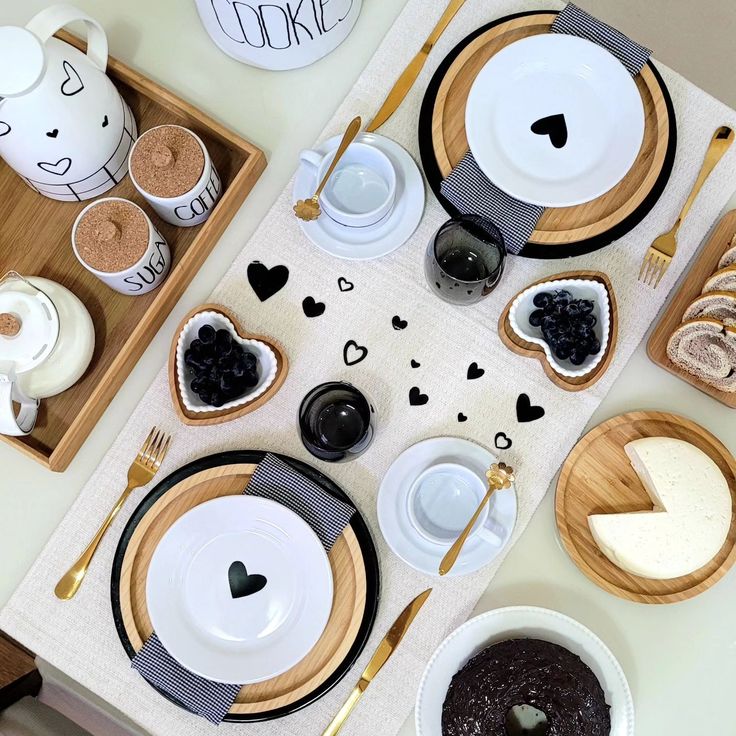 Black and white table decor with heart motifs