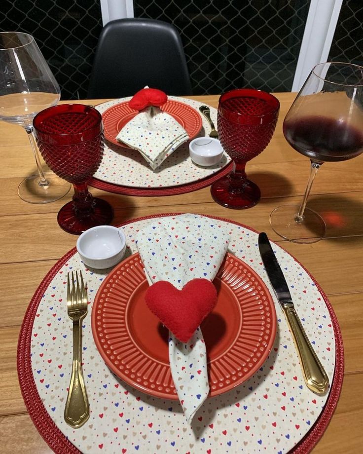 Lunch or dinner table setup