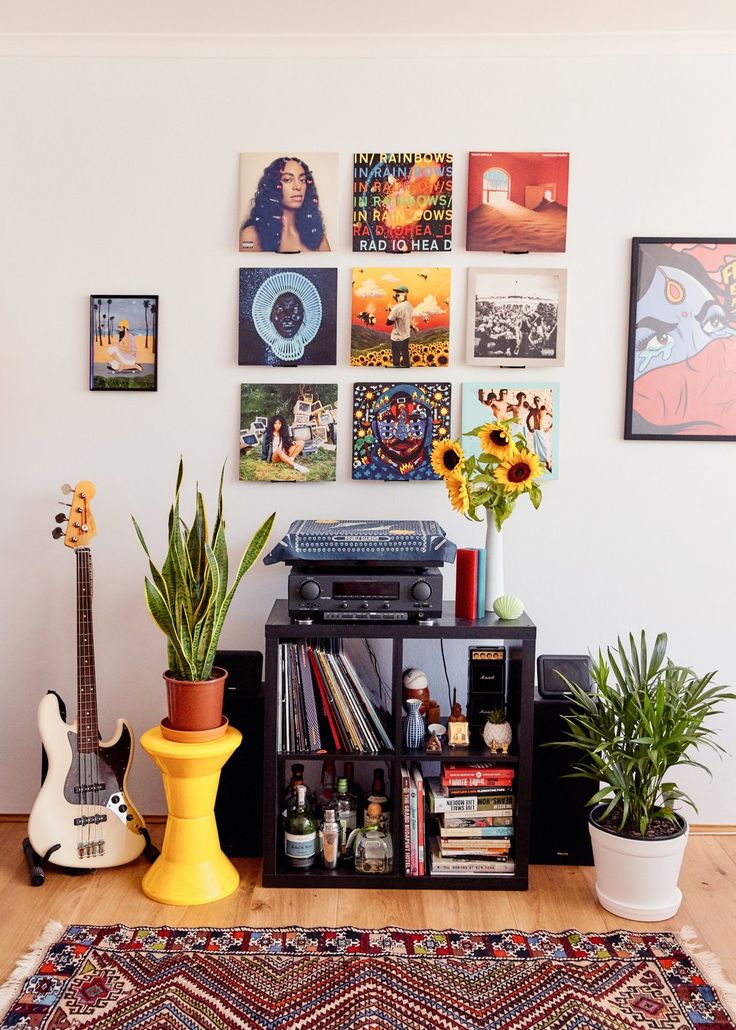 Unique Ways to Display Vinyl Records in Home Décor. 9 Decoration idea with vinyl and a turntable