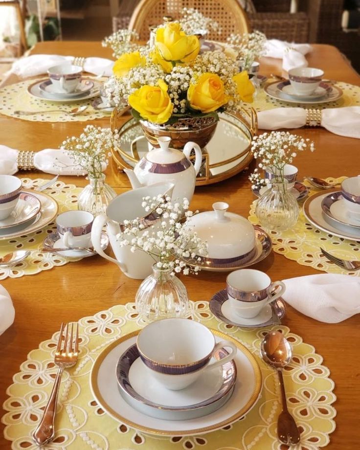Table decorated with placemats and yellow roses