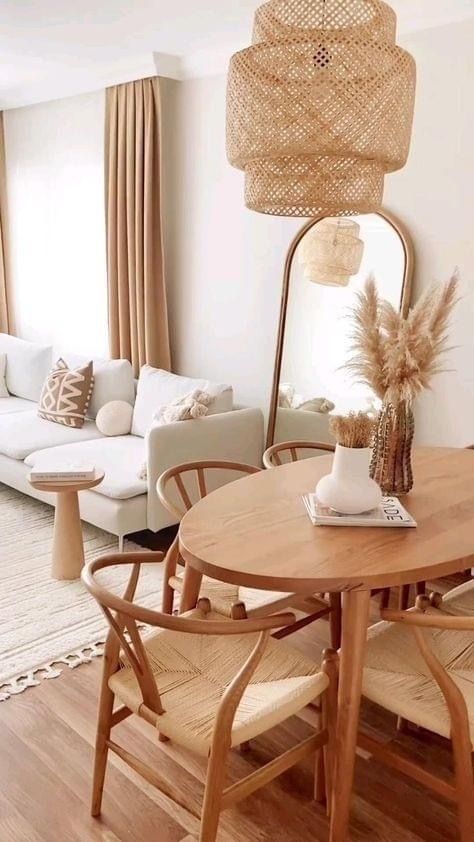 Wooden tones are very present in the style