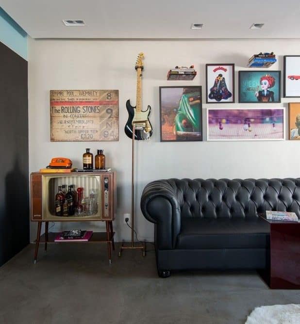 Timeless Charm: Vintage Movies Transforming Your Decor Aesthetics. 5 Living room with vintage sofa and TV