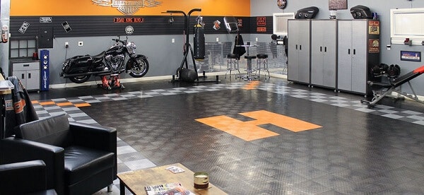 Rubber surface garage floor. Source: Construindo Decor
