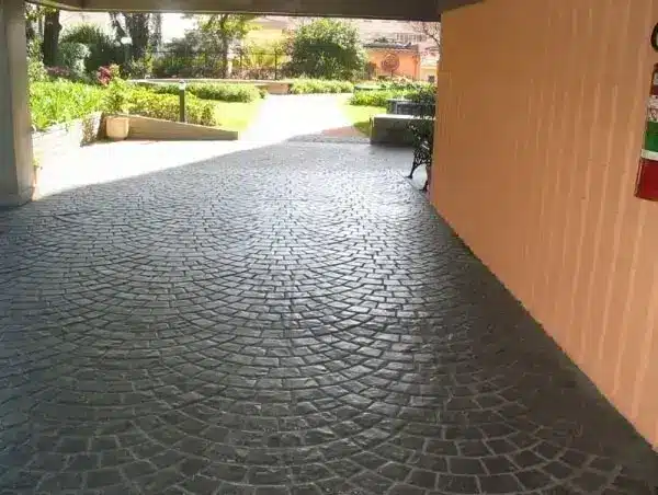 Concrete type garage floor. Source: Athos Constructions and Reforms