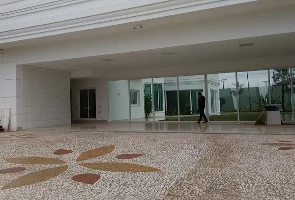 Portuguese stone type garage floor. Source: Pedra Petit Pavê