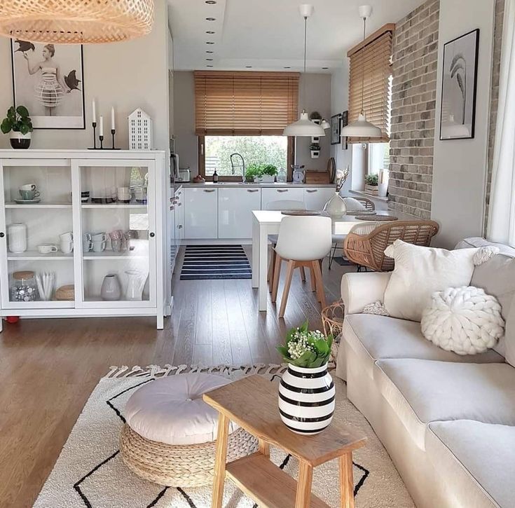 Neutral tones and wood