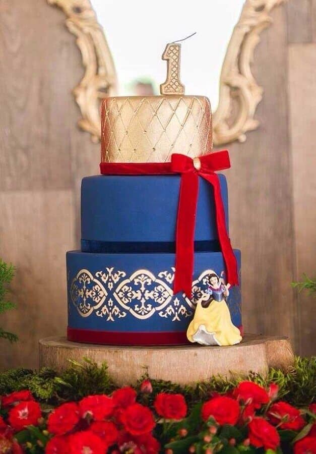 Magical Snow White Party Tips and Stunning Decorations. 8 Decorated cake for Snow White themed party – Photo: A Minha Festinha