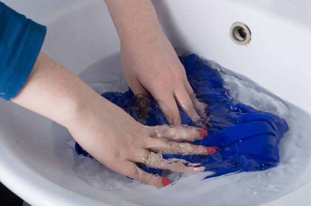 See the best ways to remove mold from colored clothing