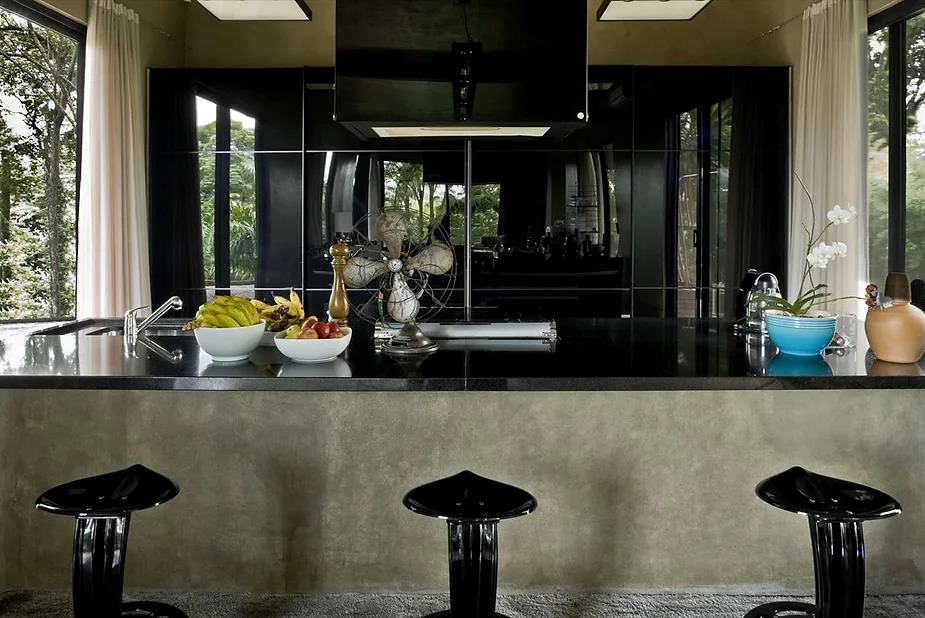 Stunning Black and Gray Kitchen Designs for Modern Homes. 6 Black and gray kitchen: imposing and charming environment – Project: Leo Romano | Photo: Edgard César