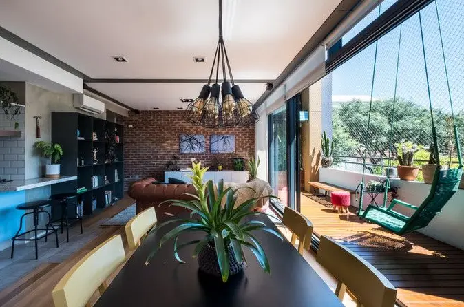 Transform Your Living Room with Stunning Covering Ideas. 5 Revestimento para sala: a combinação moderna e urbana do tijolinho + cimento queimado Projeto: Sp Estudio Arquitetura