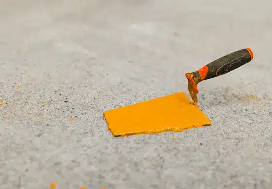 Transform Your Bathroom Floor with Amazing Paint Techniques. 4 Tinta para piso de banheiro: prática, econômica, durável e oferece opções criativas de decoração – Foto: Suvinil