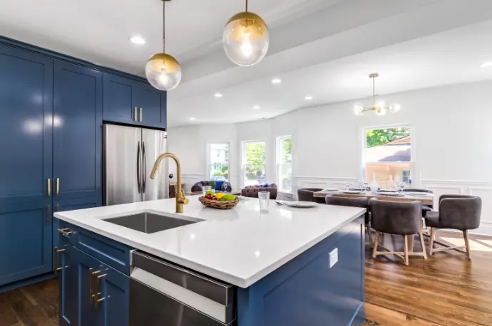 kitchen island: define the size considering standard height, space for appliances, and harmony with the room's décor - Photo: Shutterstock