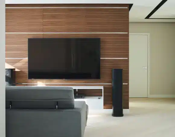Transform Your Living Room with Stunning TV Panel Ideas. 9 The choice of the ideal TV panel model depends on the size of the TV and the distance from the couch or bed – Photo: Shutterstock
