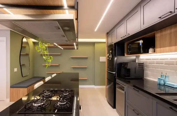 Stunning Black and Gray Kitchen Designs for Modern Homes. 3 Black and gray kitchen: green wall next to the open kitchen – Project: Rafaella Grasnoff – Loft 7 Architecture | Photo: Dam Mol