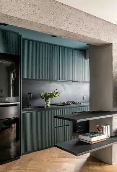 Stunning Black and Gray Kitchen Designs for Modern Homes. 5 Black, gray, and green kitchen: choose cabinets considering space, functionality, style, color, and material – Project: Marcela Penteado Architects | Photo: @gabriela.daltro