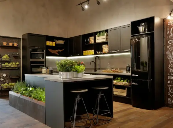 Stunning Black and Gray Kitchen Designs for Modern Homes. 8 Black and gray kitchen: Black and gray kitchen: black cabinets for a sophisticated and contemporary look – Project: Érica Salguero | Photo: Denilson Machado/CASACOR