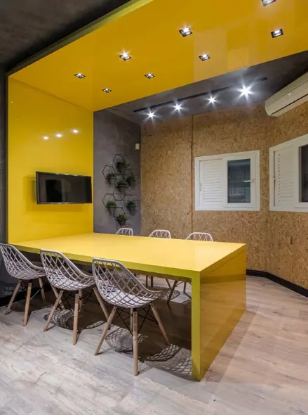 Five Stunning Colors That Perfectly Match Yellow. 1 Yellow can be used in large furniture or details in the environment - Design: Jacqueline Fumagalli | Photo: Ronaldo Rizutti