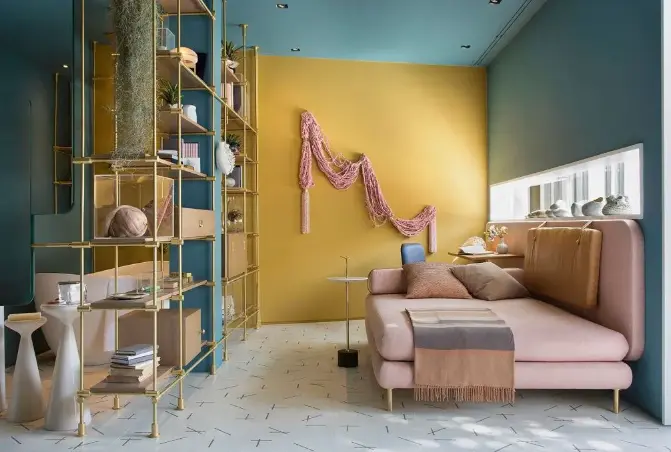 Five Stunning Colors That Perfectly Match Yellow. 4 A stylish and tranquil environment with yellow and blue - Design: Melina Romano | Photo: Denilson Machado/CASACOR