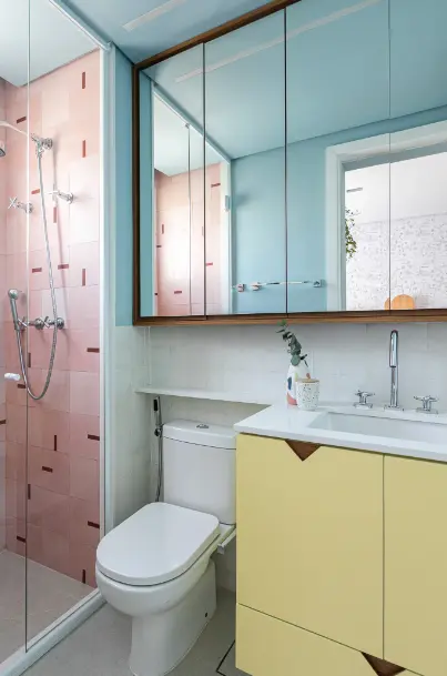 Five Stunning Colors That Perfectly Match Yellow. 7 Yellow bathroom cabinet + pastel tones in this children's bathroom - Design: Duda Senna | Photo: Gisele Rampazzo
