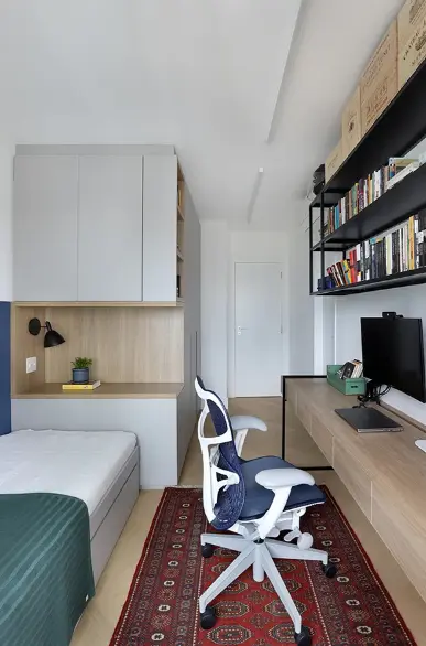 Stylish Tips to Transform Your Masculine Bedroom Today. 3 Functional and comfortable male bedroom for studying and relaxing – Design: Mandril Arquitetura | Photo: Mariana Orsi
