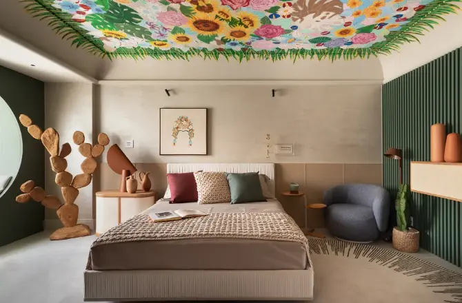 The painting of this colorful ceiling was inspired by the artist Frida Kahlo – Project: Dinah Lins | Photo: Gabriela Daltro/CASACOR