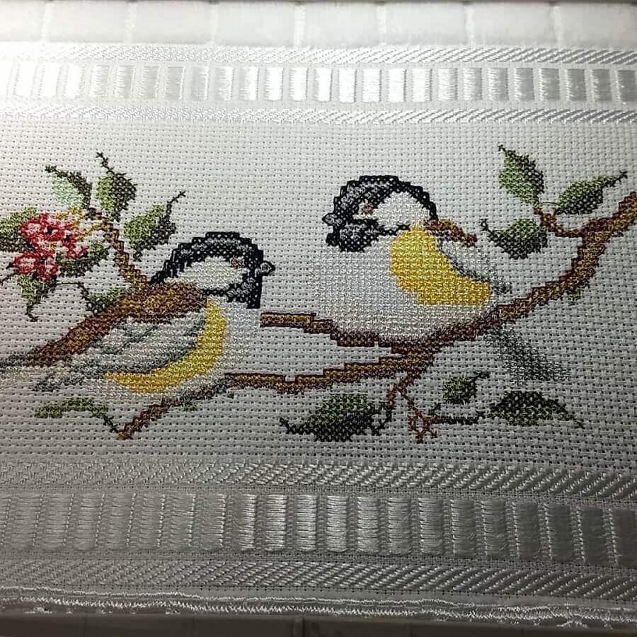 Stunning Embroidered Towels: 60 Unique Design Ideas Revealed. 3 Embroidered towels in cross-stitch – Photo: Patch e Arte