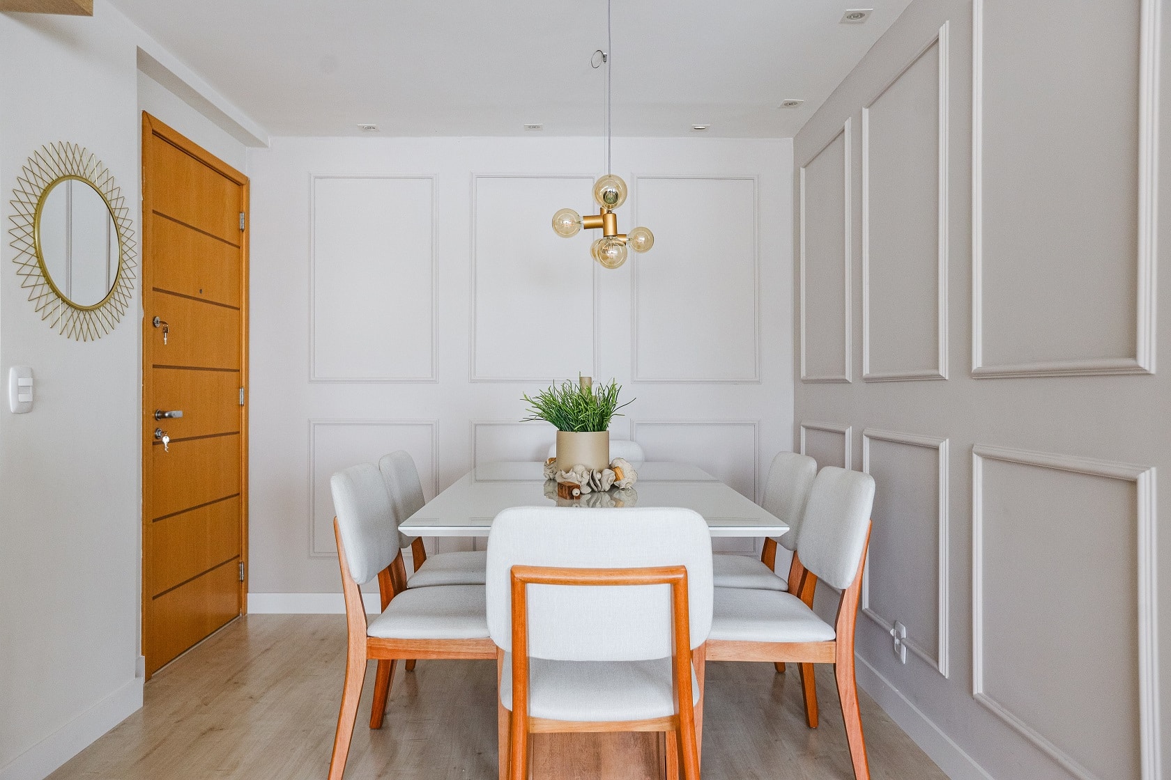 Dining room with boiserie