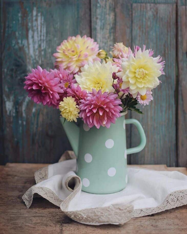 Light green kettle with wildflowers