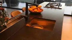 Using São Gabriel Black Granite in Your Projects 8 Bancada de granito: custos e dicas para usar na sua casa