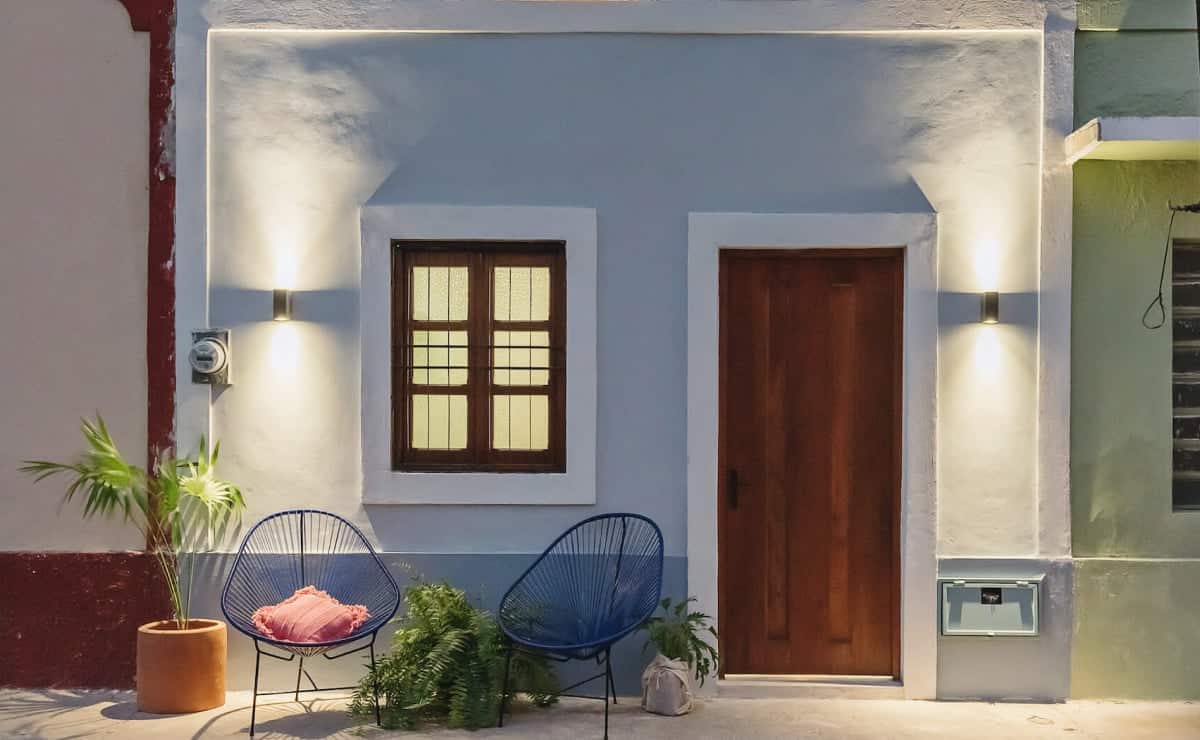 Charming Small House Hides a Beautiful Private Paradise Inside 2 Pequena casa revela um paraíso escondido em seu interior.