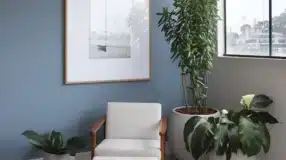 A cor azul-índigo é uma tonalidade escura e marcante que pode ser adicionada de diferentes formas no espaço, seja em detalhes, móveis ou superfícies.