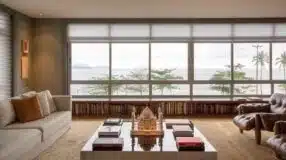 Decoração de praia com toques de natureza.