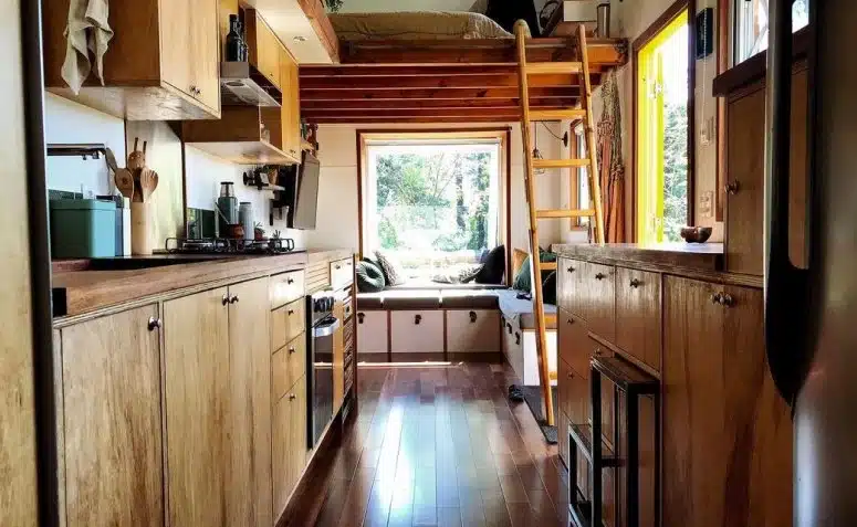 Imagem de uma tiny house que mostra sua estrutura externa.