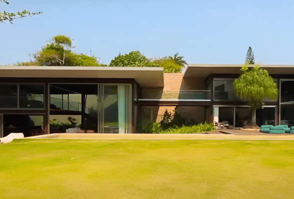 Casa de luxo à venda, pertencente ao famoso apresentador Márcio Garcia.