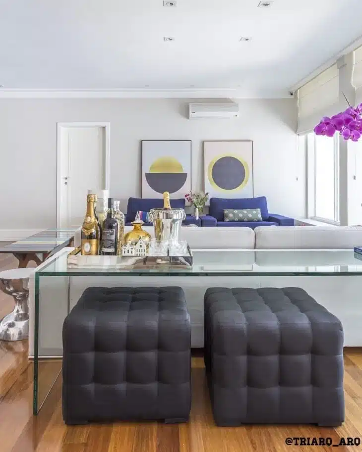50 Ideas for Incorporating Glass Consoles into Your Home 9 Foto de aparador de vidro 3 - 3