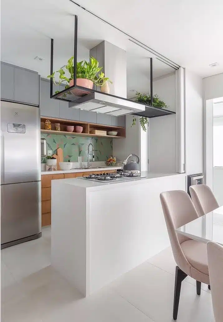 50 Functional and Beautiful Kitchen Counter Designs for Your Space 9 Duas alturas na bancada para preparo e refeições.