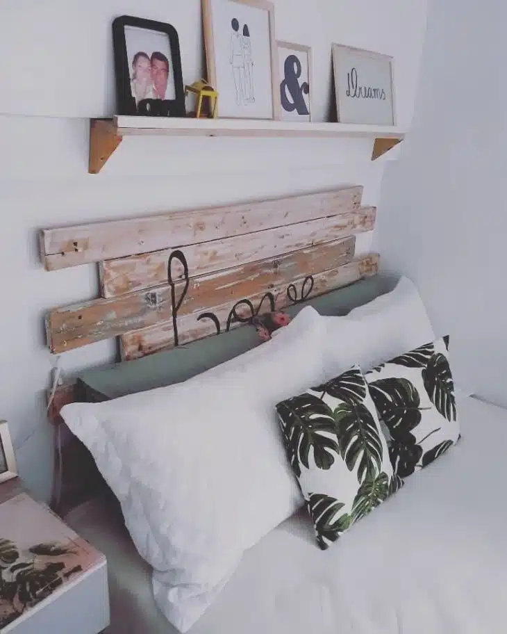 48 Amazing Ideas for an Eco-Friendly Headboard Decoration Using Pallets 9 acabei de reaproveitar pallets