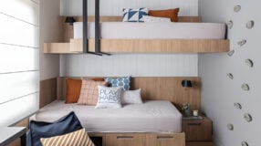 Foto de cama suspensa com dimensões pequenas
