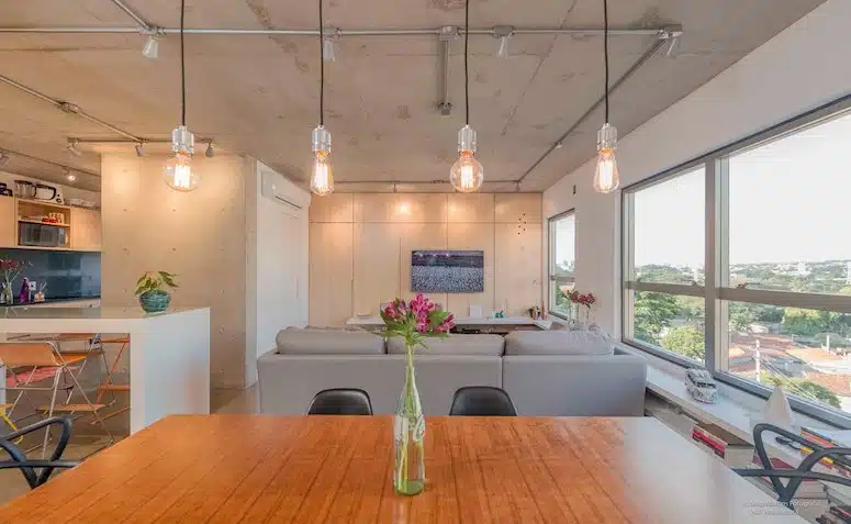 Open Concept Design: 25 Photos and Tips to Enhance Your Space 3 Ambientes amplos e integrados criam uma sensação de continuidade e espaço.
