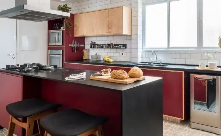 Foto de cozinha vermelha e preta 1