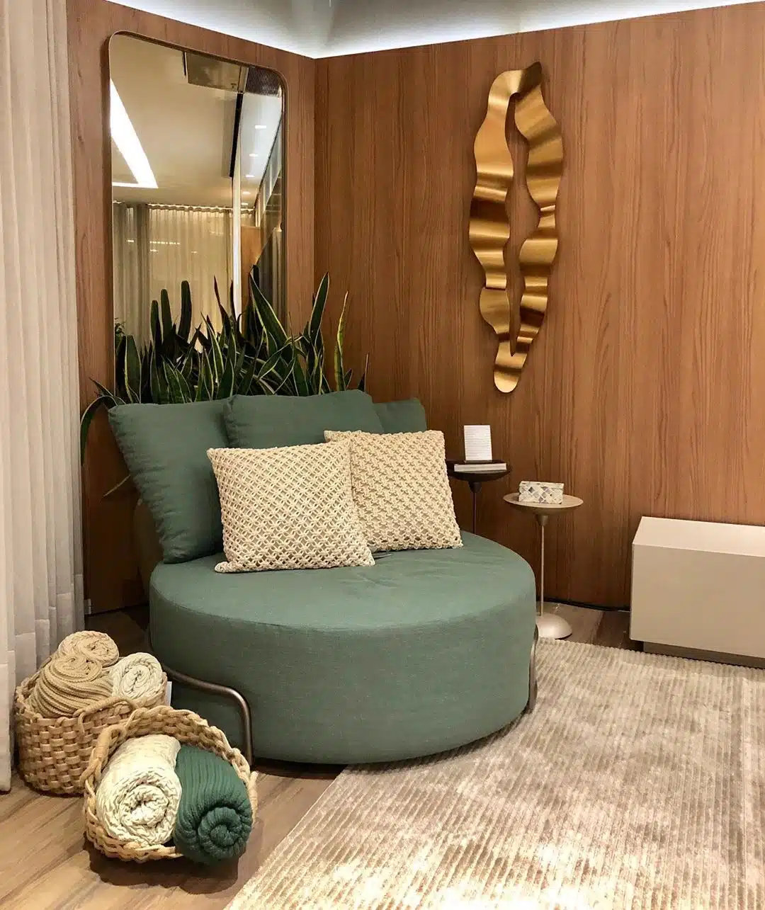 Escultura de parede elegante que enriquece a decoração.
