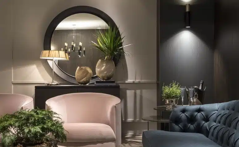 Espelho para sala decorado em espaço moderno.