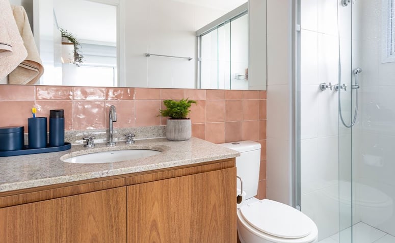 Photo showing white granite 001