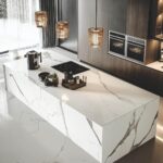 How to Use Calacatta Marble to Elevate Your Home's Elegance Como Usar Mármore Calacata e Elevar a Elegância da Sua Casa