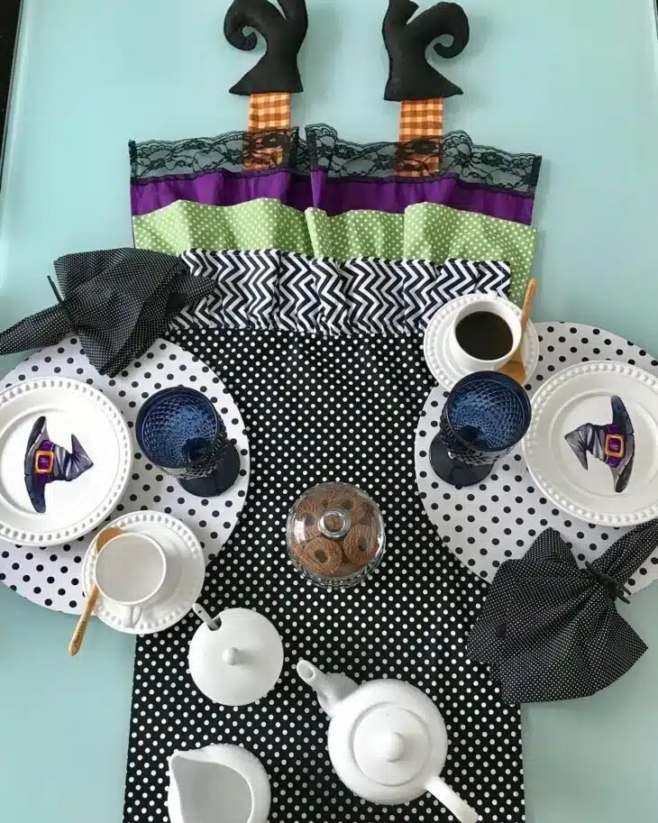 Mesa de Halloween com detalhes elegantes