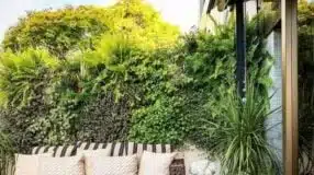 30 ideias de muro verde para ter uma casa mais natural