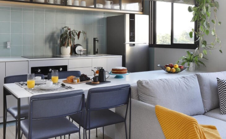 Discovering the Loft: An Inspiring Concept of Living 2 Decoração moderna em loft, apresentando uma visão do espaço.